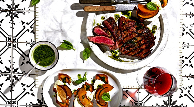 Image of Entrecôte vom Grill mit Pfirsich-Crostini