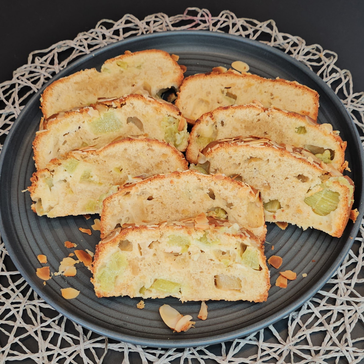 Besonderer Rhabarber-Marzipankuchen