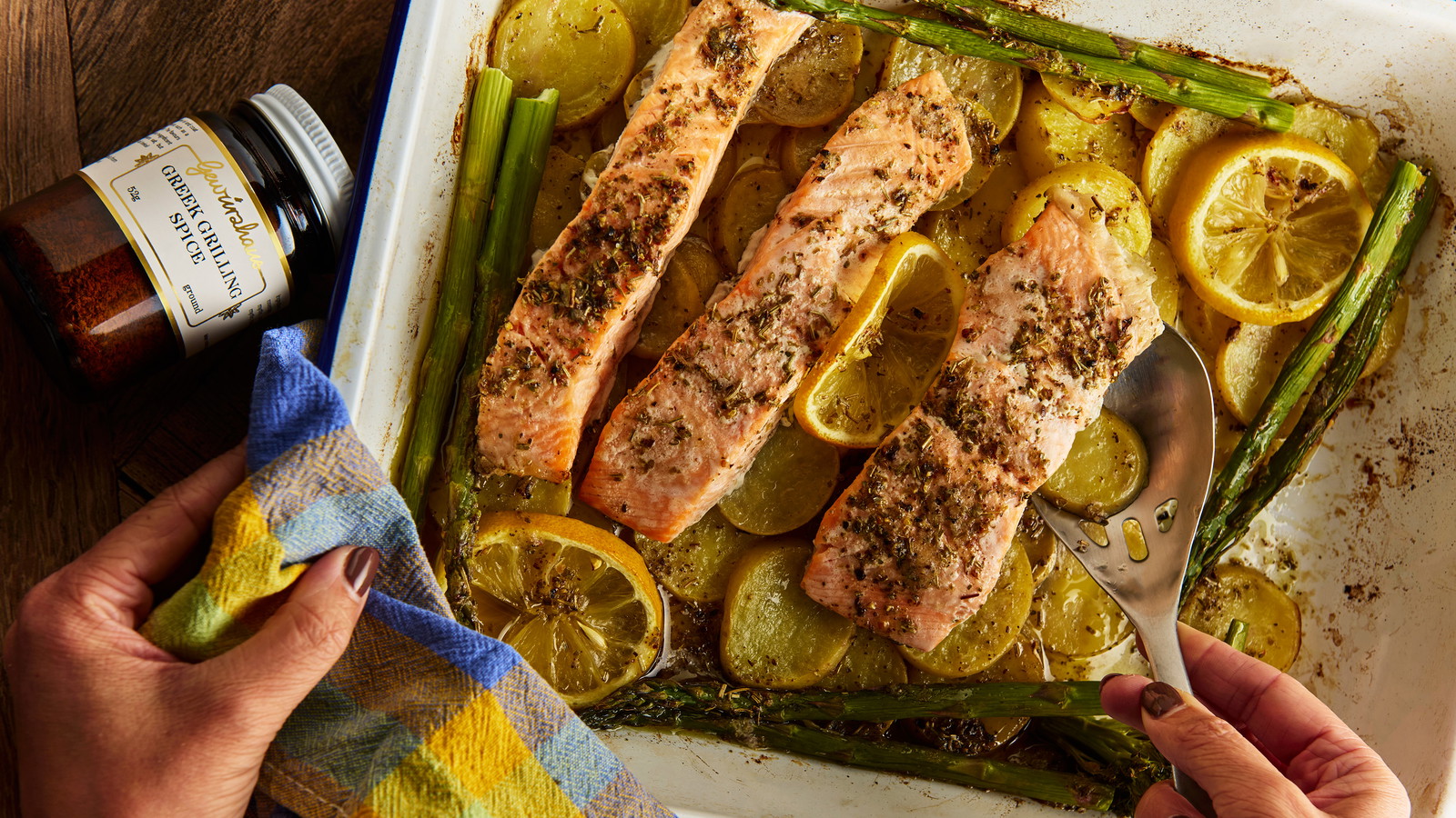 Image of Lemony Salmon Traybake 