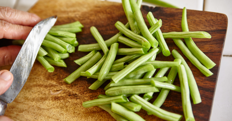 Image of 1️⃣ Équeute & rinceCasse l’extrémité dure, tire le fil s’il...