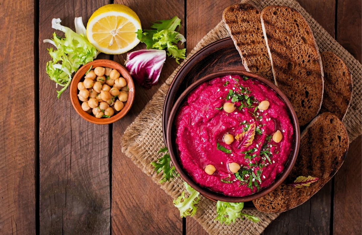 creamy beetroot hummus