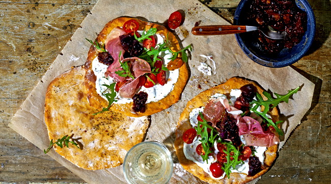 Image of Süßkartoffel Pizza mit Parmaschinken & Feigenchutney