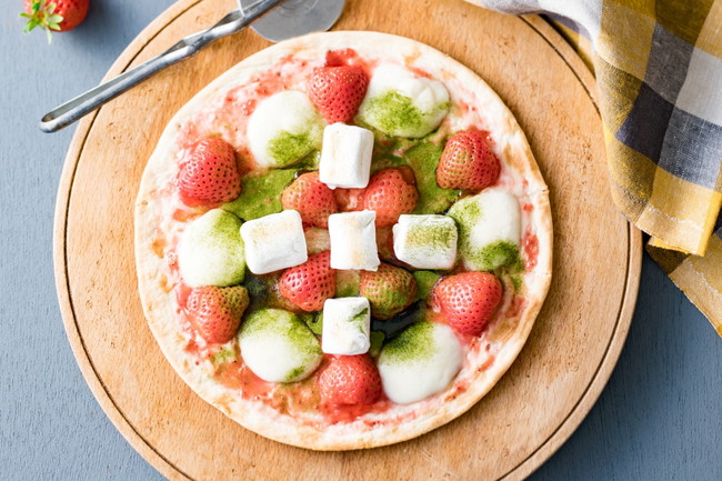 Image of Green Tea & Strawberry Pizza
