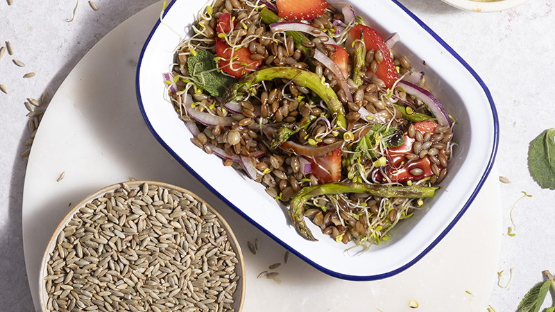 Image of Asparagus and strawberry rye grain salad 