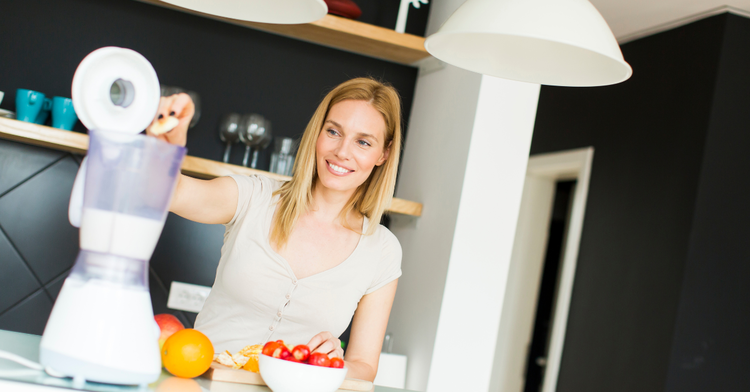 Image of 2️⃣ Ajoute la glaceIncorpore la glace pilée. Mixe 30-40 s,...