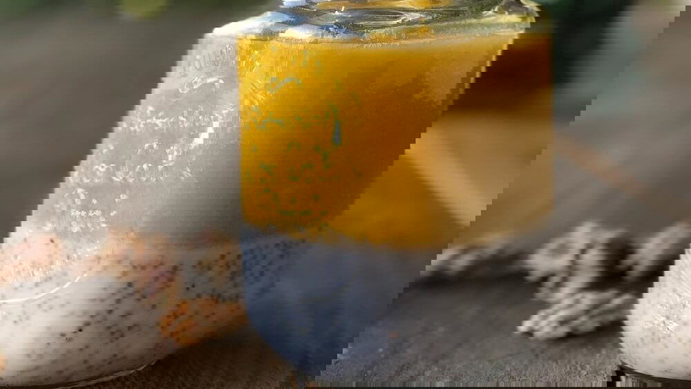 Image of Kokos-Chiapudding mit Mango