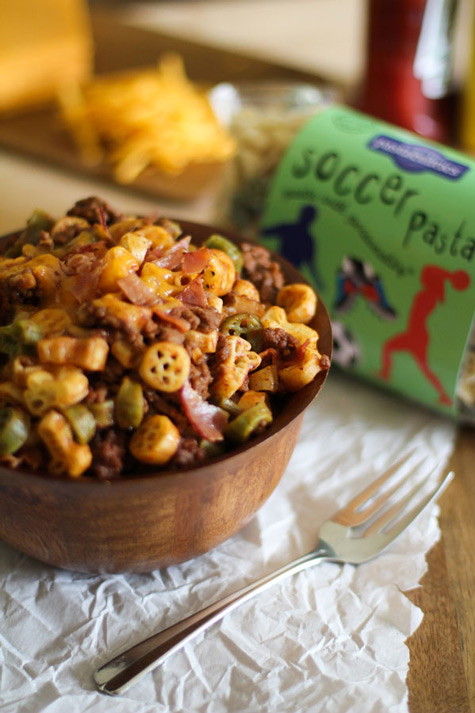 Bacon Cheeseburger Pasta | Perfect entertaining pasta dish! A crowd pleaser! |WorldofPastabilities.com