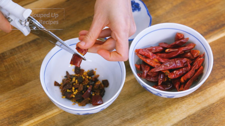 Image of Cut the spicy dried chilies and mild dried chilies into...
