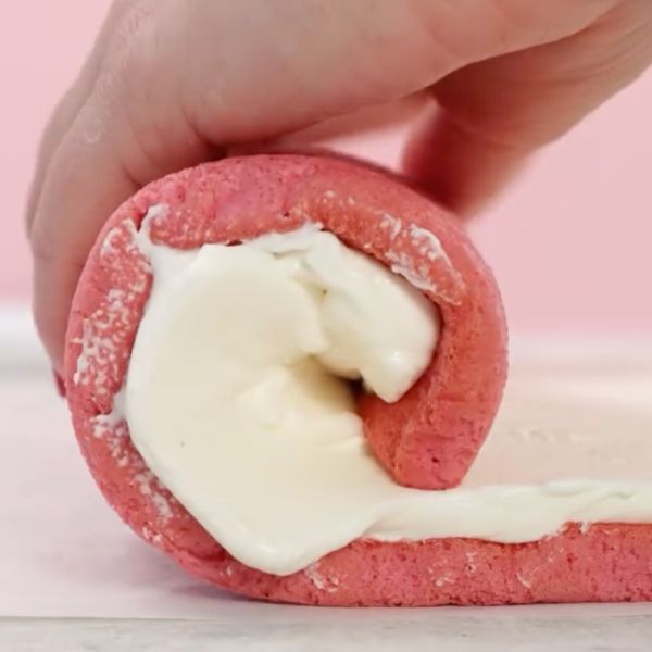 Image of Von der kurzen Seite her aufrollen.