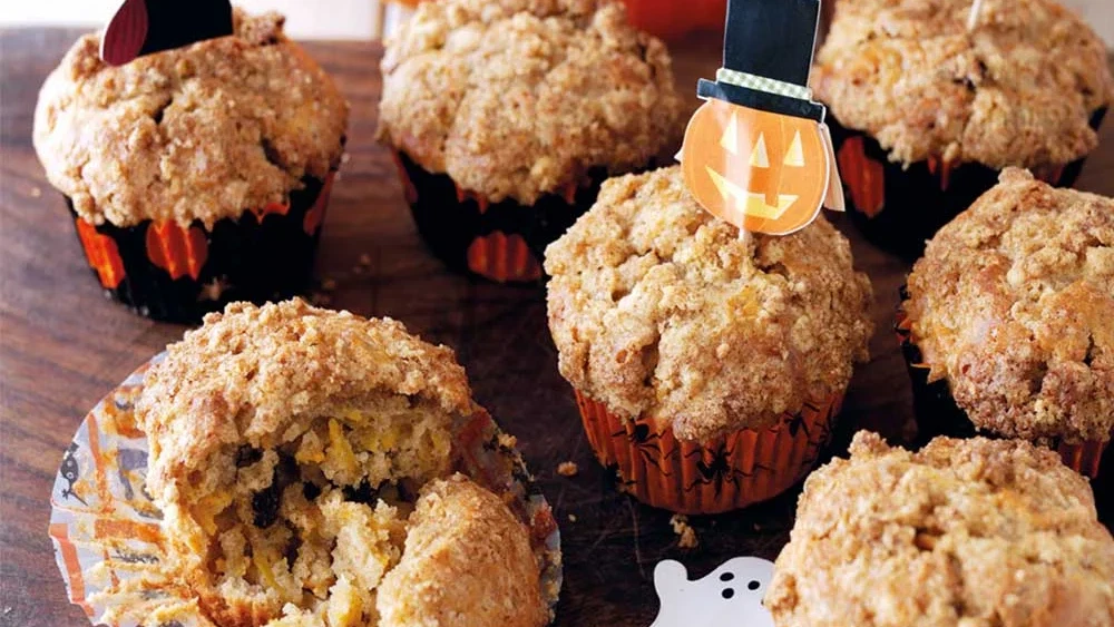 Halloween Pumpkin Streusel Muffins,Trick or treat popcorn
