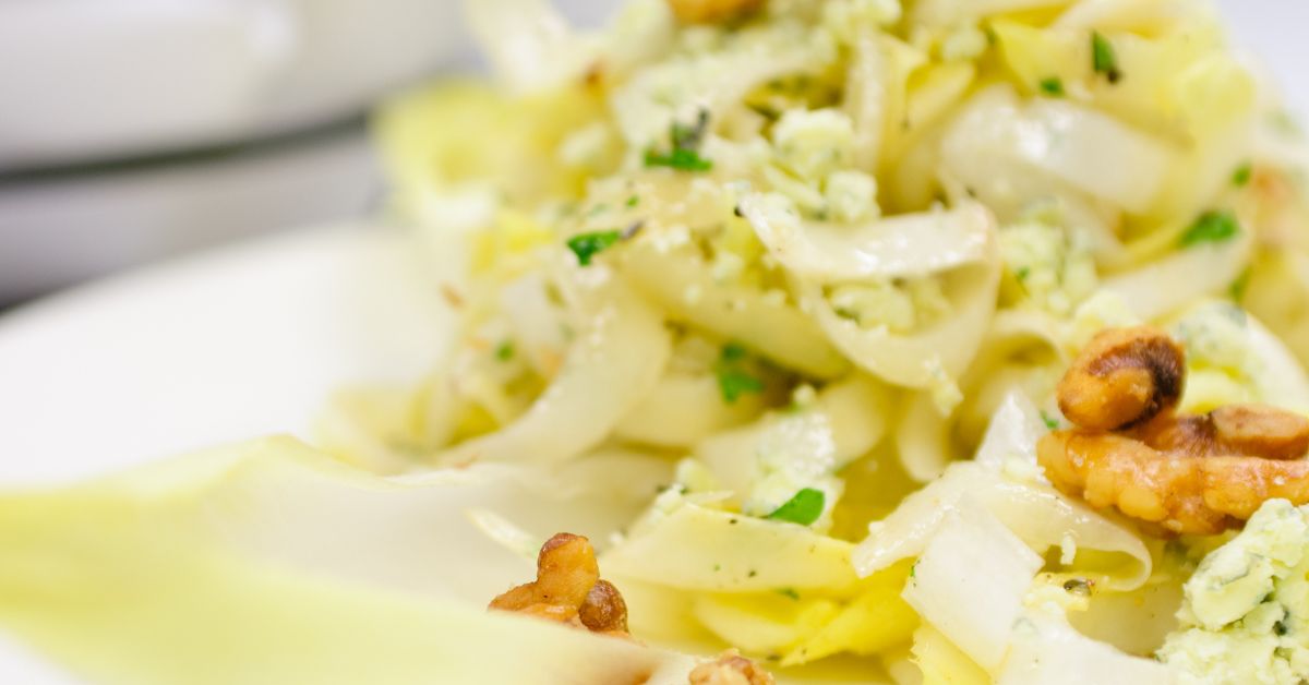 Salade d'endives, pommes et noix