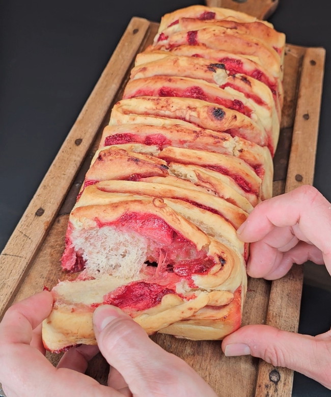 Image of Erdbeer-Zupfbrot