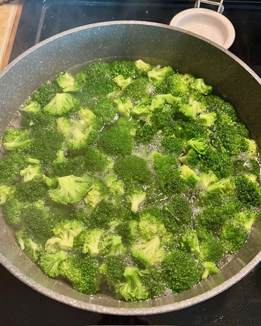 Image of Use a large stock pot, add water and bring to...