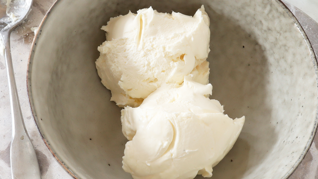 Image of How to make cream cheese dripped from homemade yogurt