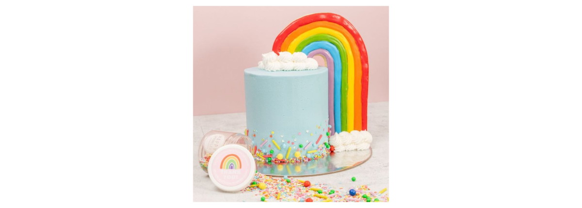 Pride Torte mit Royal Icing Regenbogen