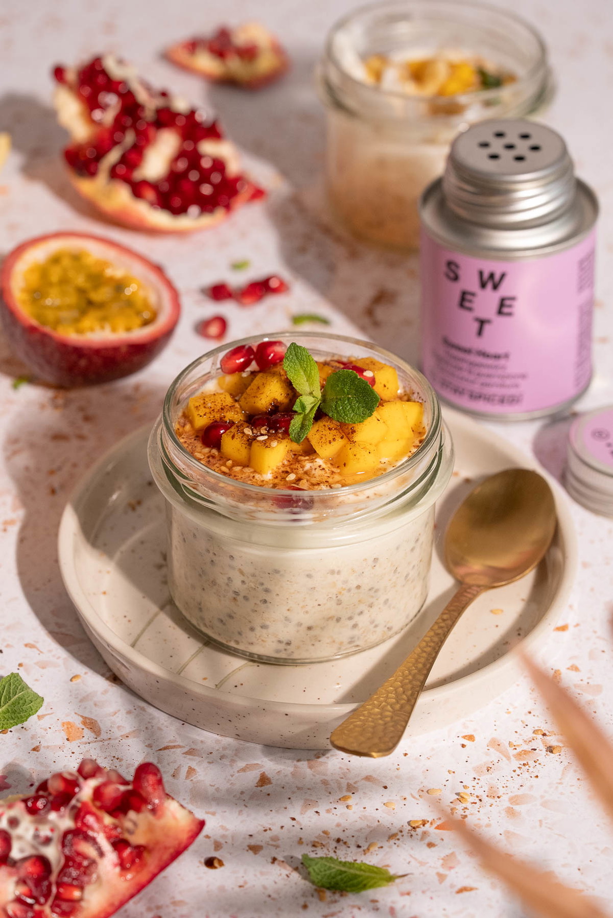 Overnight Oats mit Mango & Granatapfel – dein fruchtig-frischer Start in den Tag
