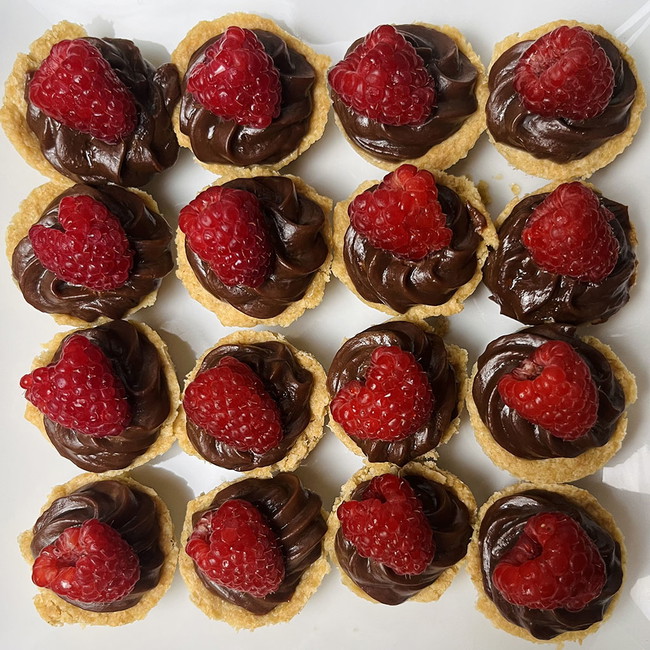 Image of MINI RASPBERRY CAROB TARTS