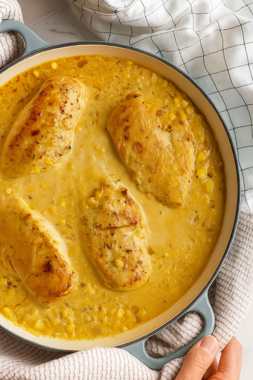 Pollo con maíz y salsa cremosa