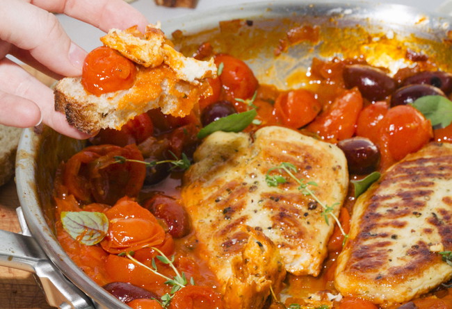 Image of Flaky Plant-Based Fish Filet in Tomato Sauce 