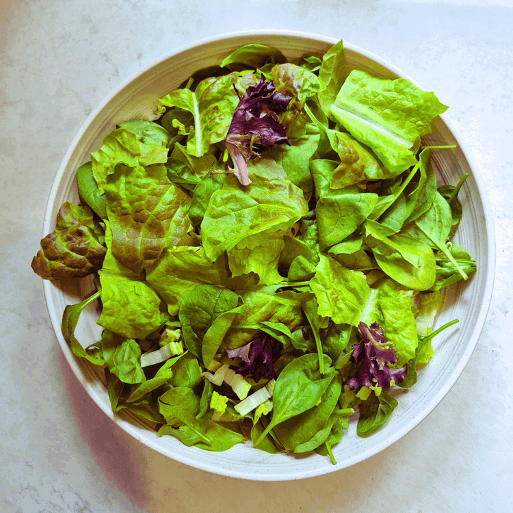 Image of Place the lettuce/spinach in a large shallow bowl.