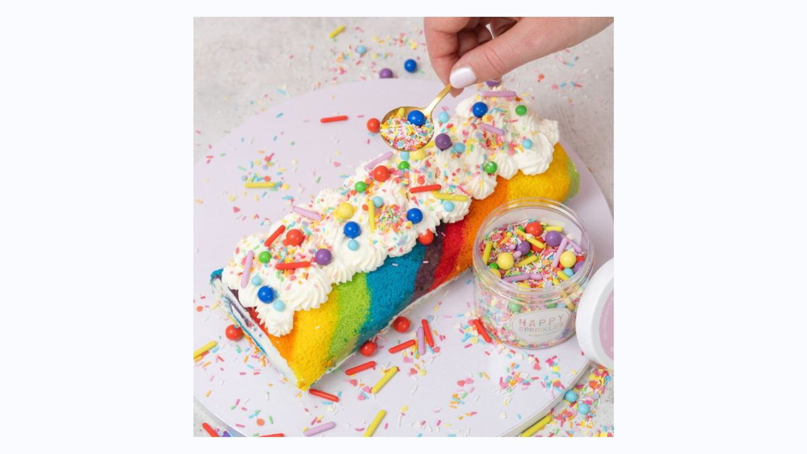 Image of Regenbogen-Biskuitrolle mit Zitronencreme & Funfettis