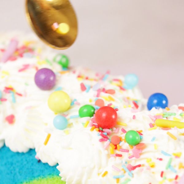 Image of Mit restlicher Creme und Happy Sprinkles dekorieren! 🌈