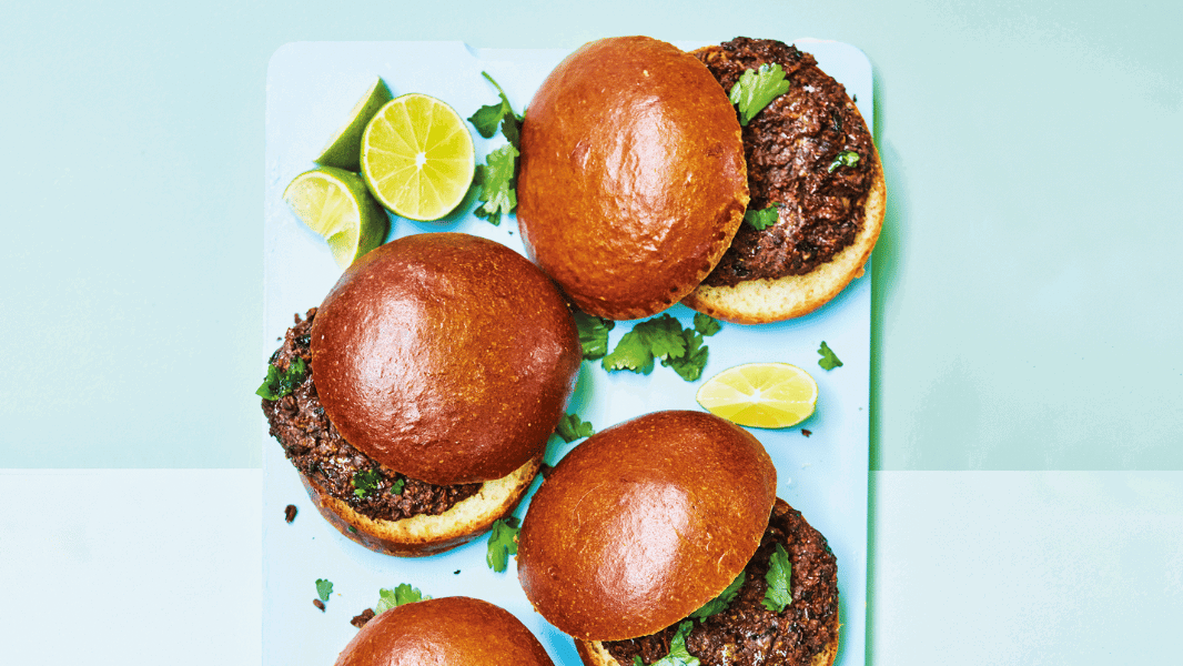 Image of Pilzburger mit schwarzen Bohnen, Erdnüssen und Limette