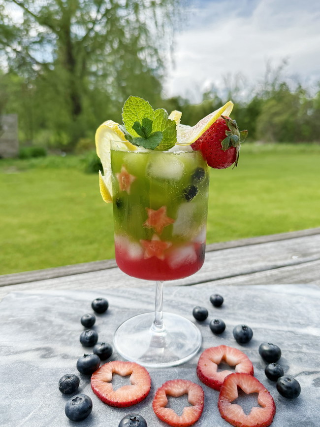 Image of Matcha Lemon-Berry Sparkler: Your Fizzy, Festive Summer BFF
