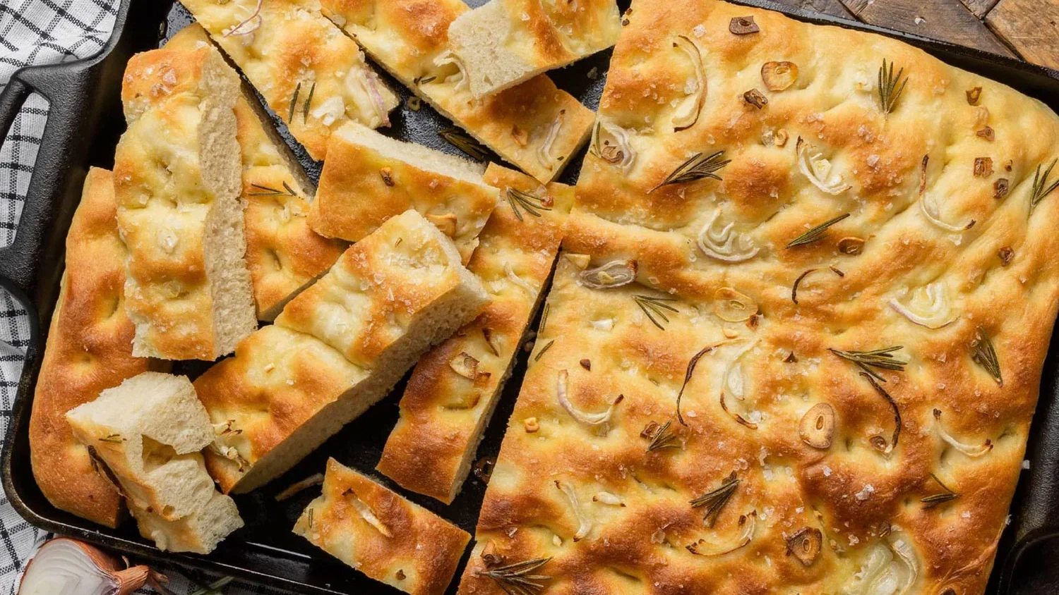 Image of Focaccia de cebolla y ajo asado