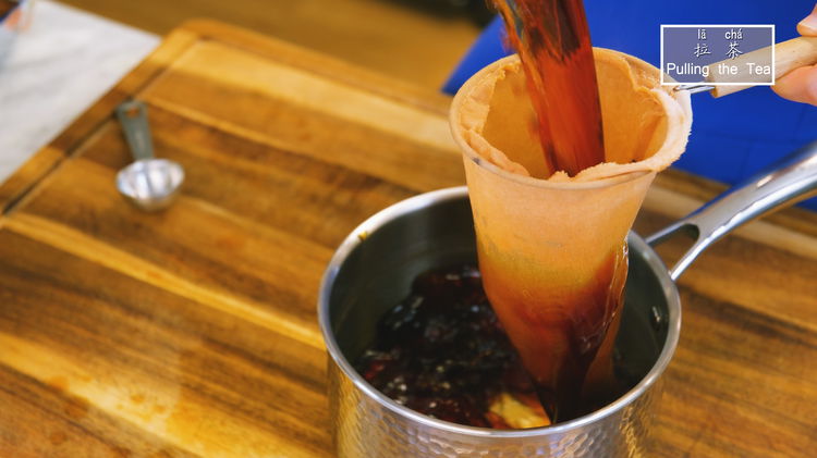 Image of After 8 minutes, pour the tea from a high position...