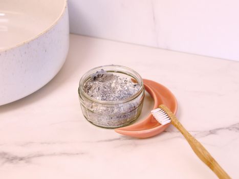 Image of Poudre blanchissante naturelle pour les dents