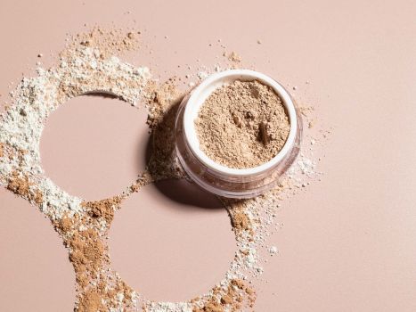 Image of Homemade Mattifying Face Powder
