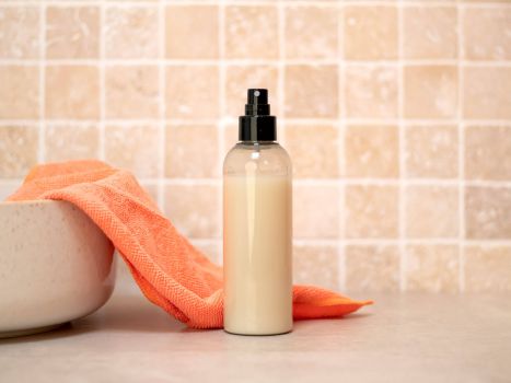 Image of Multi-purpose homemade cleaning spray with lemon vinegar