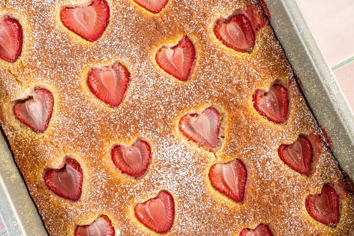 One-Bowl Strawberry Buttermilk Corn Cake