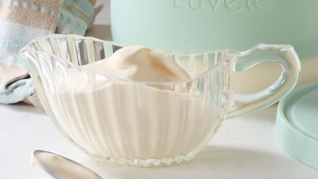 Image of Make crème fraiche in a yogurt maker