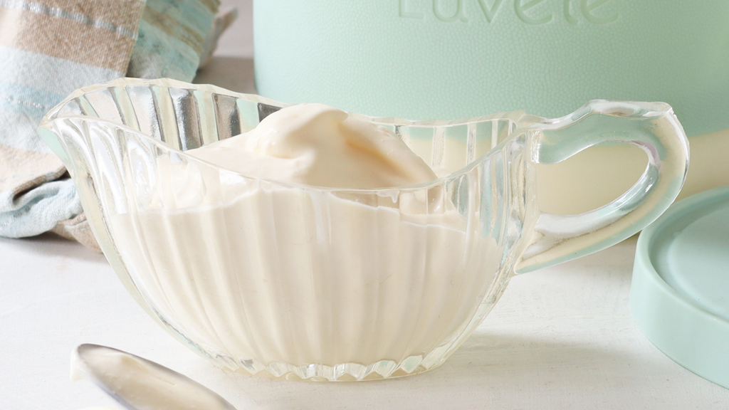 Image of Make crème fraiche in a yogurt maker