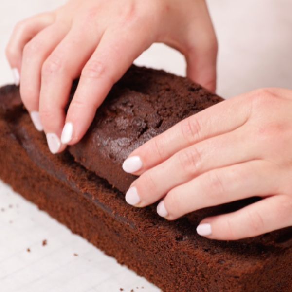 Image of Schneide mit einem Messer die Deckschicht glatt ab. Schneide zusätzlich...