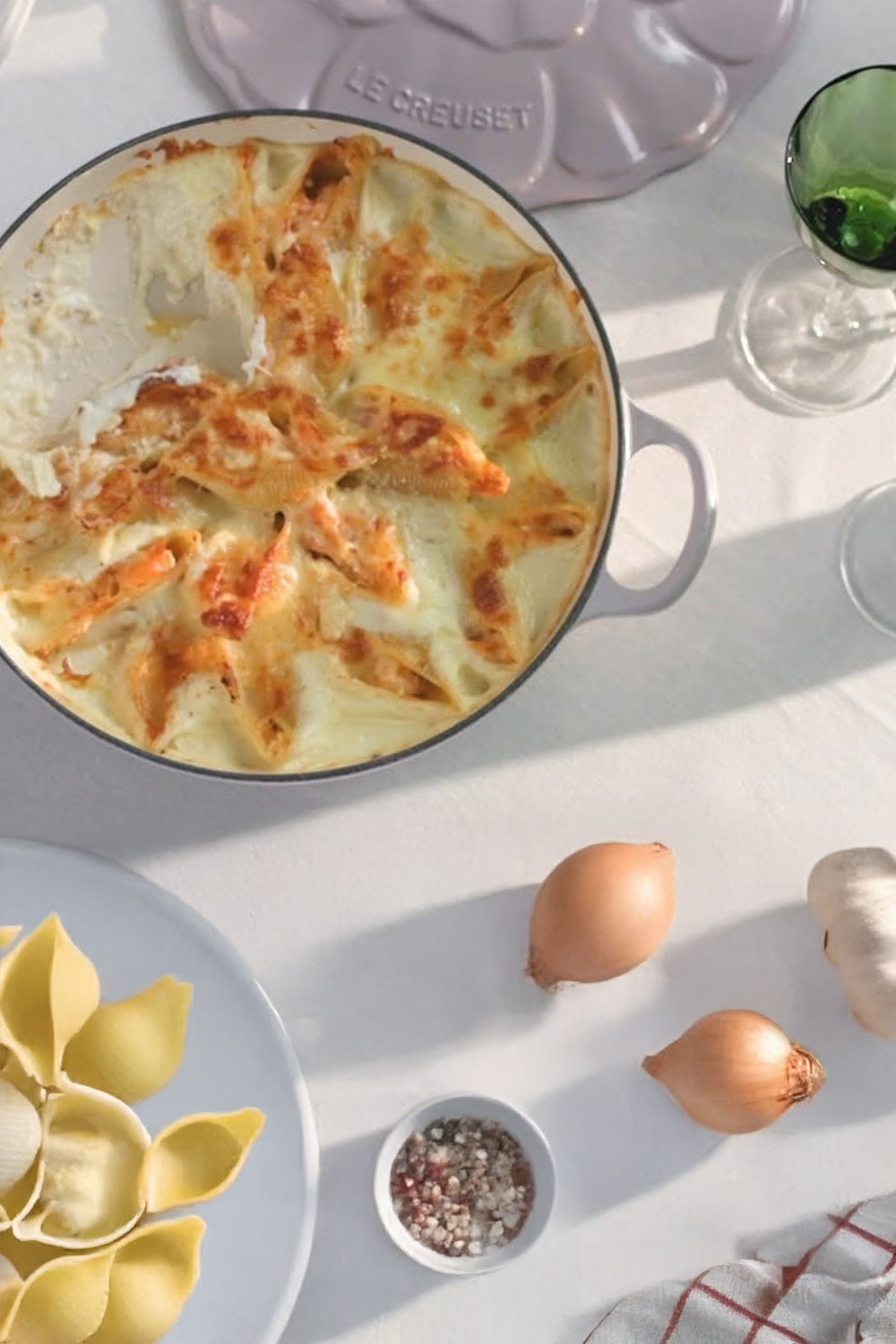 Conchiglioni stuffed with shrimp and ricotta (stuffed pasta)