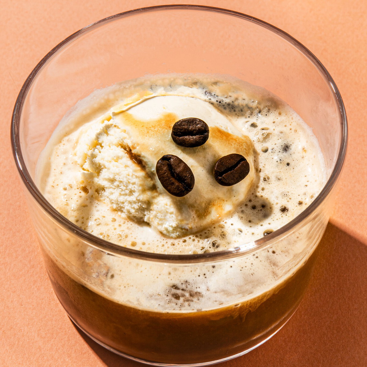 Alkoholfreier Espresso Martini Affogato