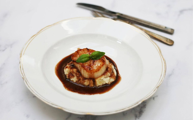 Pan-fried Scallop with Celeriac Puree