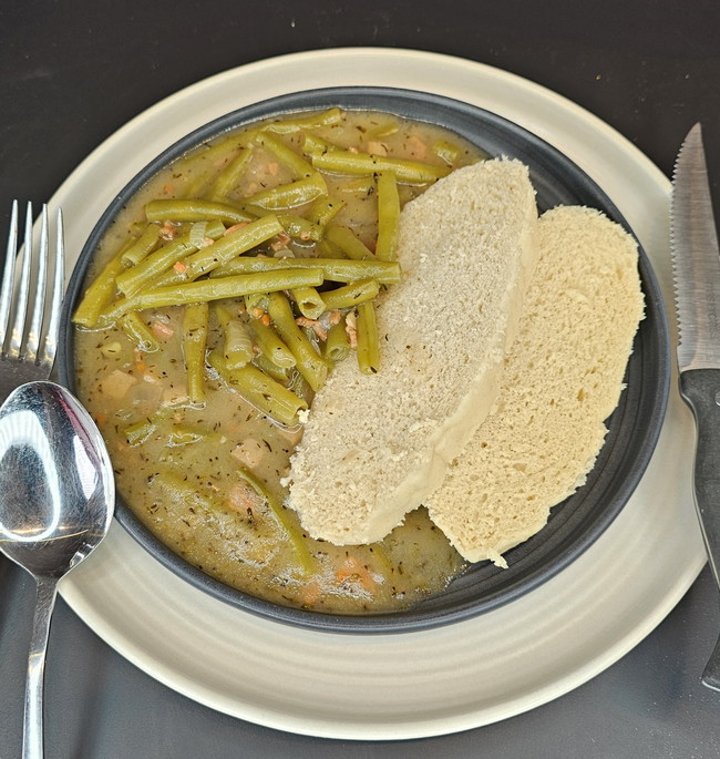 Image of Schwäbische saure Bohnen mit Hefeknöpfen