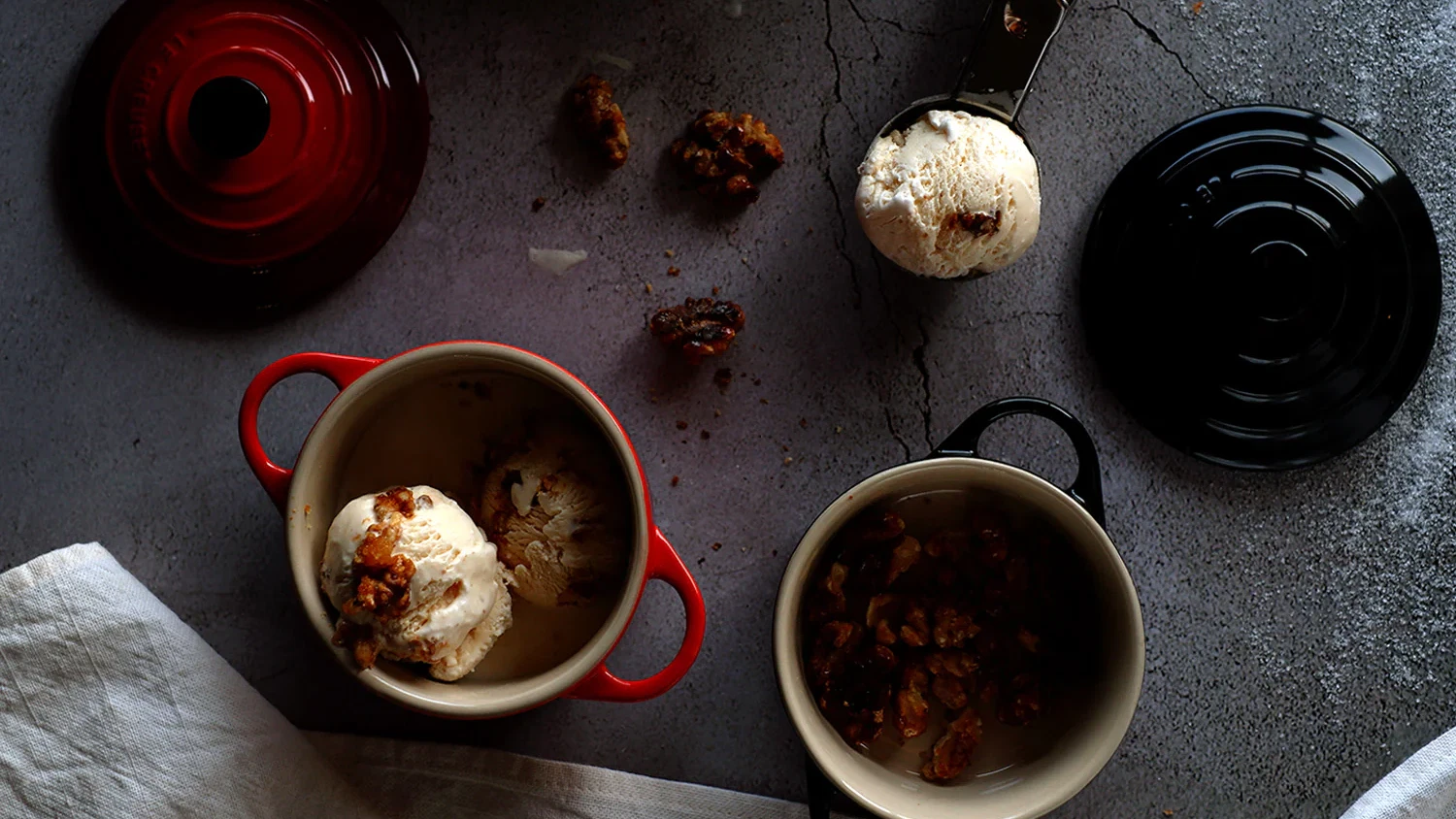 Image of Helado de vainilla con nueces caramelizadas