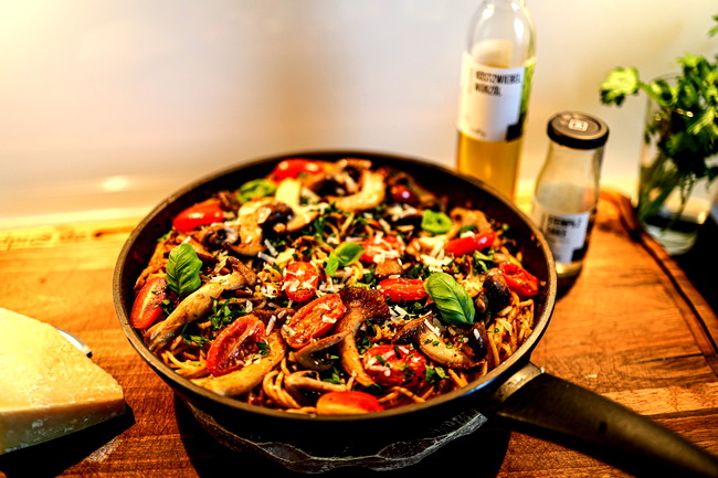 Image of Pasta mit Kräuterseitlingen & Steinpilzsoße
