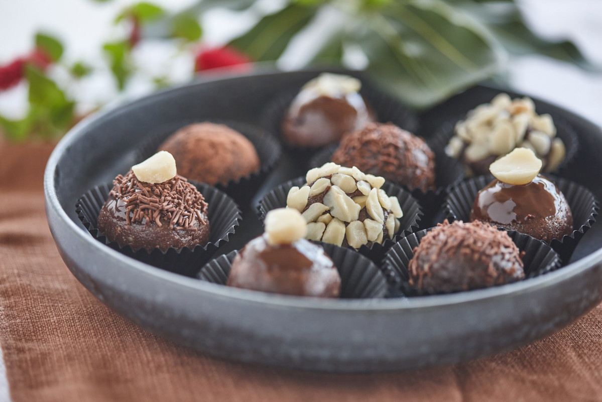 Macadamia Rum Balls