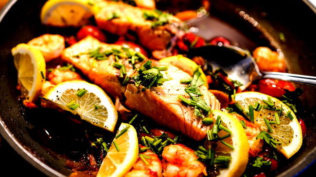 Image of Pasta mit Lachs und Garnelen
