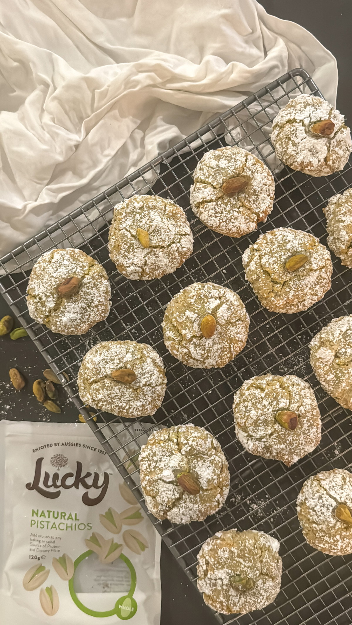 Delicious Pistachio Amaretti Cookies