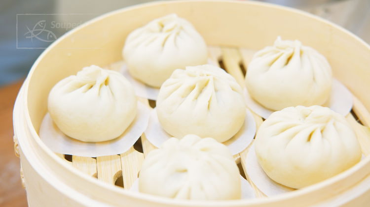 Image of Put a parchment paper under the bun to prevent sticking...