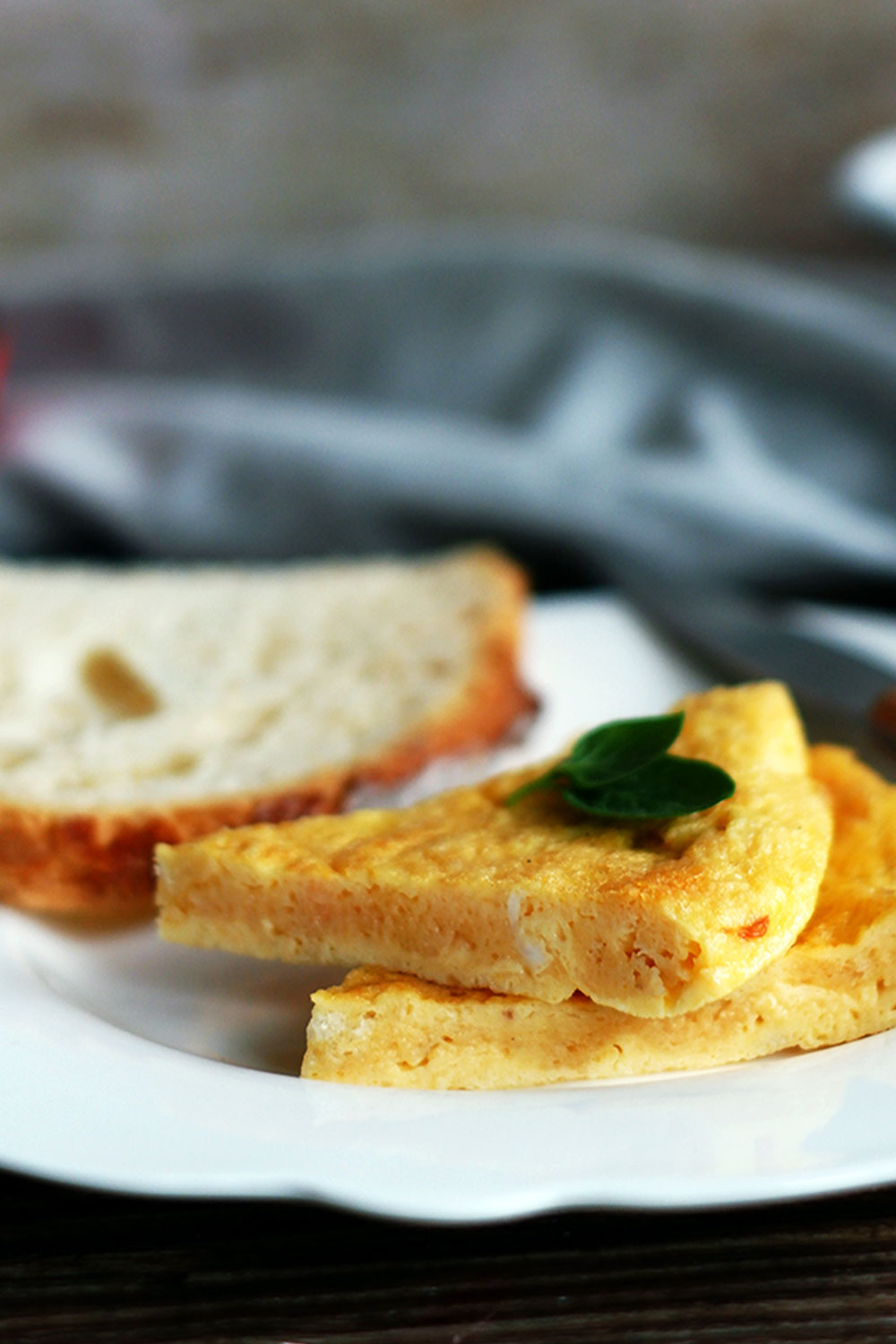 Traditionelle Tortilla aus Brot mit Tomate