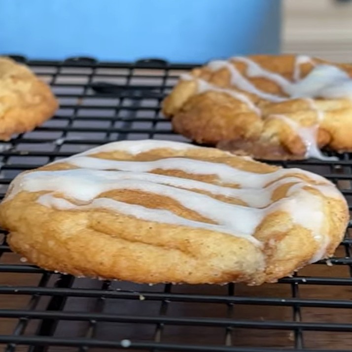 How to Make Cinnamon Roll Cookies (With Cookie Mix)!