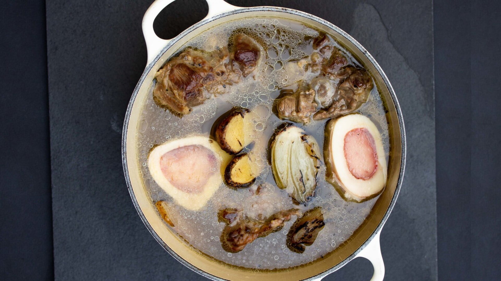 Image of Asiatische Rinderbrühe - Beef Stock
